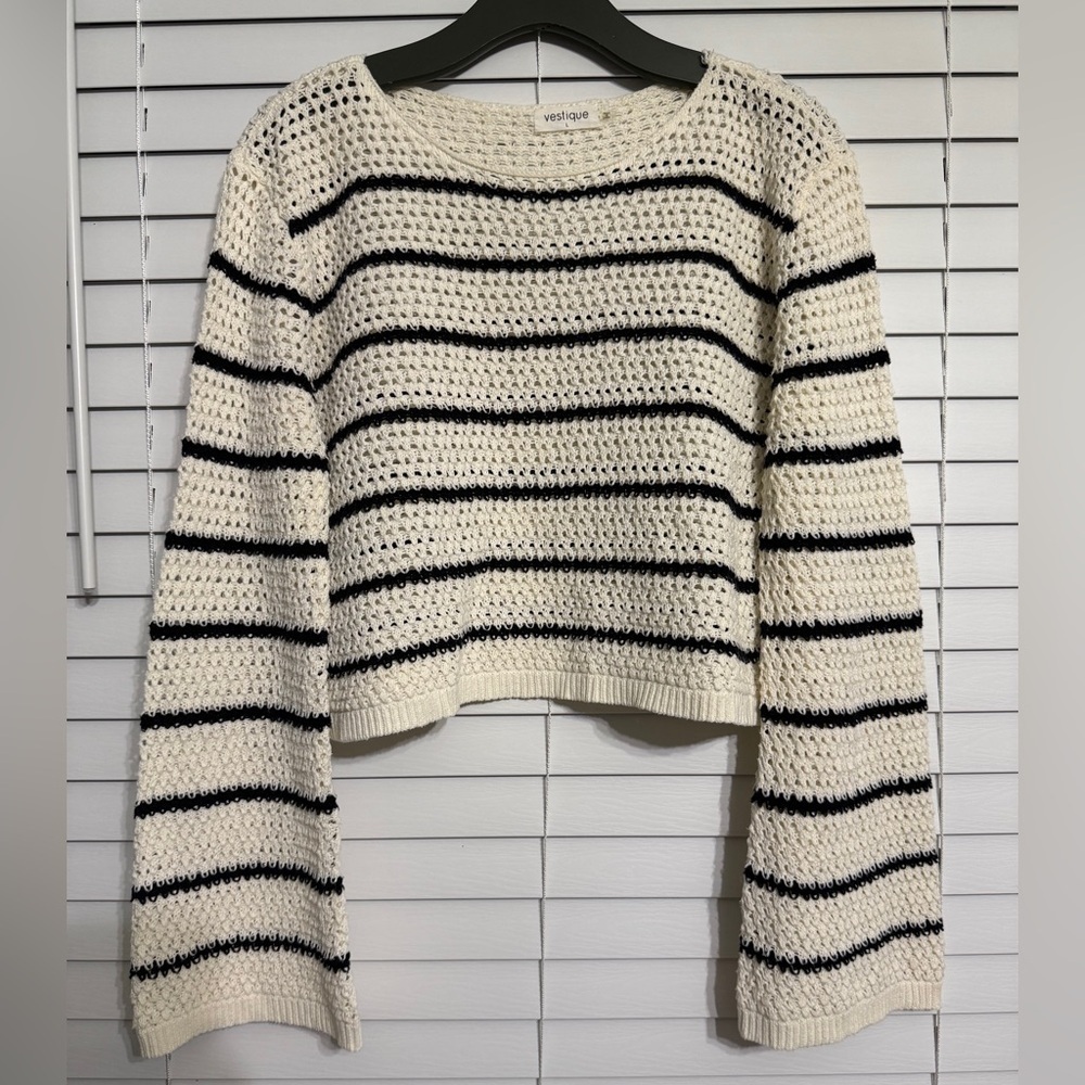 #3) Vestique crop sweater size Large Excellent condition.